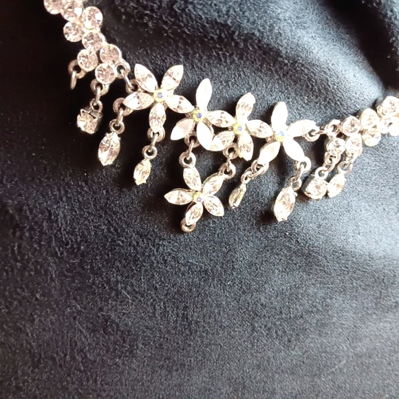 Costume Jewelry 18" Necklace White Clear Floral - Picture 2 of 11